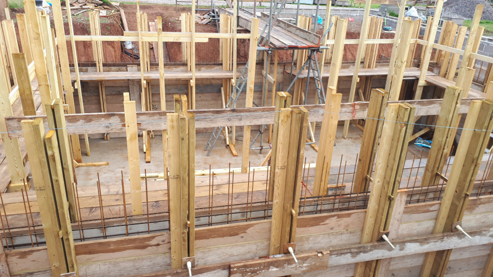 build basement BS8102